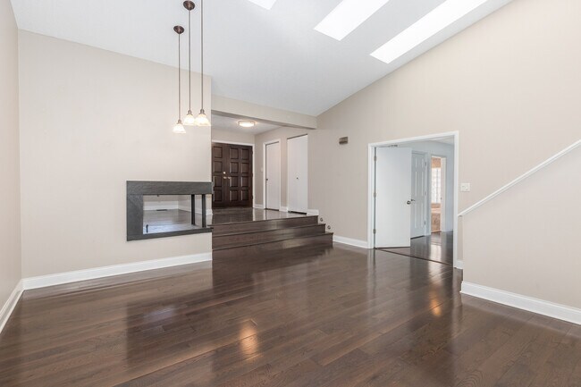 Building Photo - 6575 Shagbark Ct