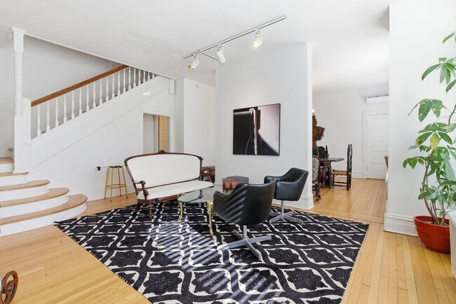 Building Photo - 2001 Orrington Ave