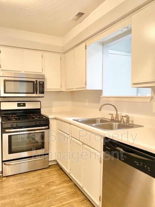 Foto del edificio - 23 Riverchase Dr