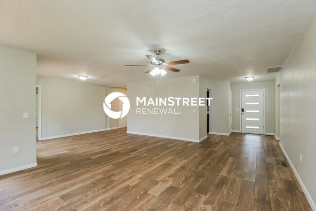 Foto del edificio - 3 Bedroom Pet-Friendly Home in Oklahoma City, OK with Main Street Renewal