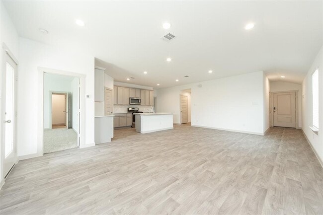 Building Photo - 8203 Buck Ln