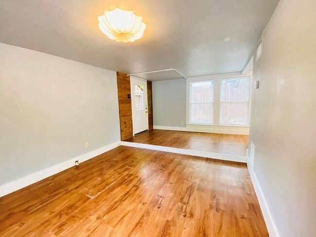 Foto del edificio - 2102 Brackenridge St