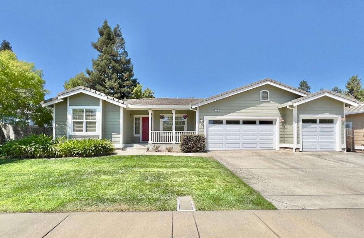 Primary Photo - Beautifully Renovated Four Bedroom North N...
