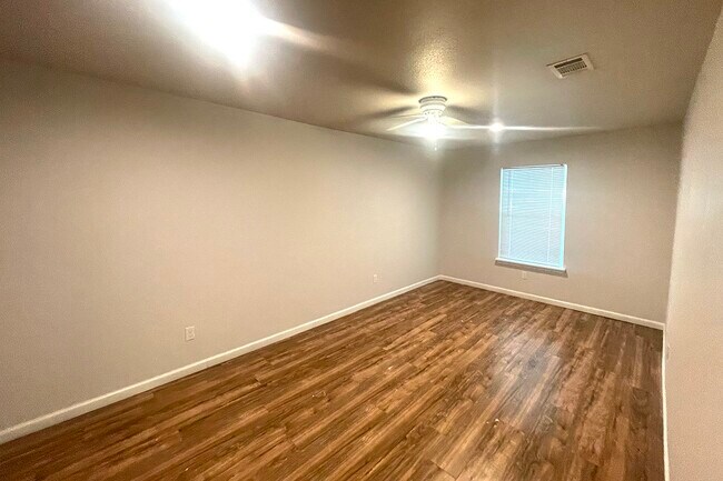 Foto del edificio - 5224 Kelso St