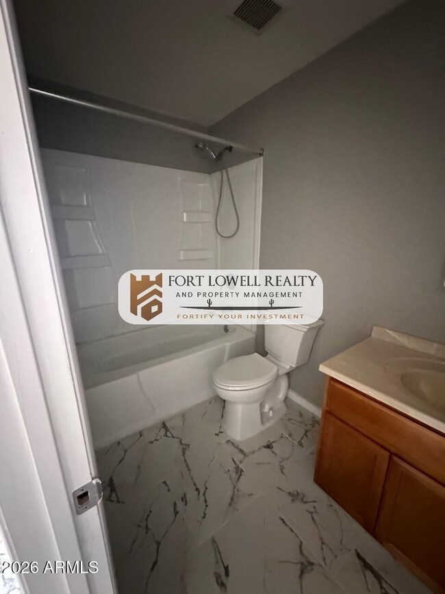 Building Photo - 2632 N 29th Pl