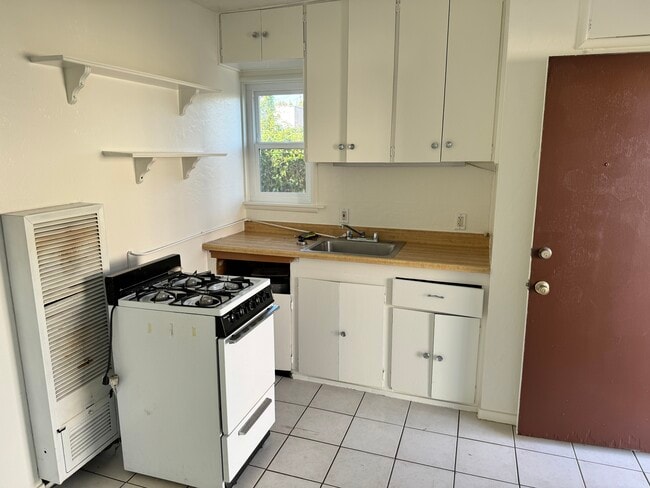 Kitchen - 59 Chorro St