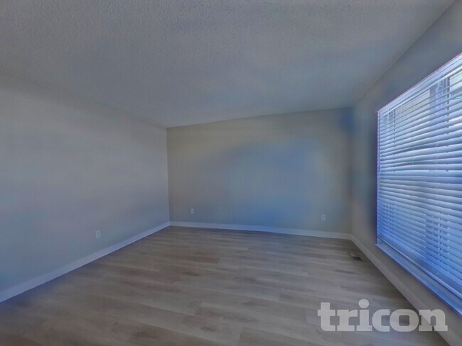 Foto del edificio - 2882 Dickens Dr