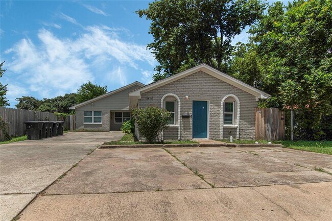 Building Photo - 3621 Mainer St