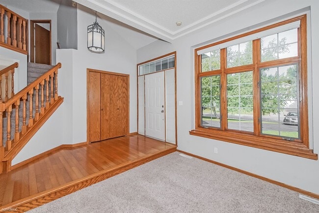 Building Photo - 4 br, 3.5 bath House - 8449 JENSEN AVENUE S
