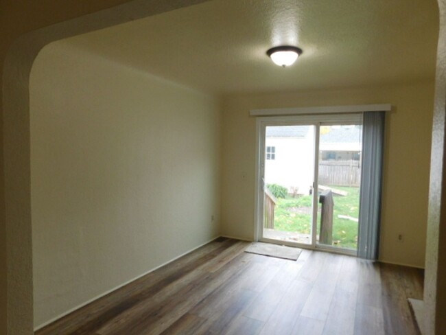 Building Photo - 3Bd/2Ba Single Story House - For viewing!