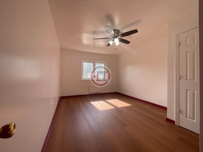 Building Photo - 2420 Maclay Ave
