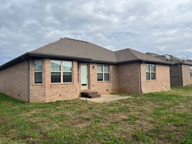 Building Photo - Beautiful 3-bedroom, 2-bath home in Republ...