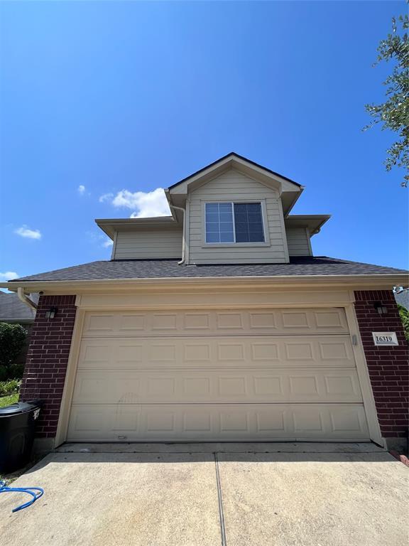 Foto del edificio - 16319 Royal Stone Ln