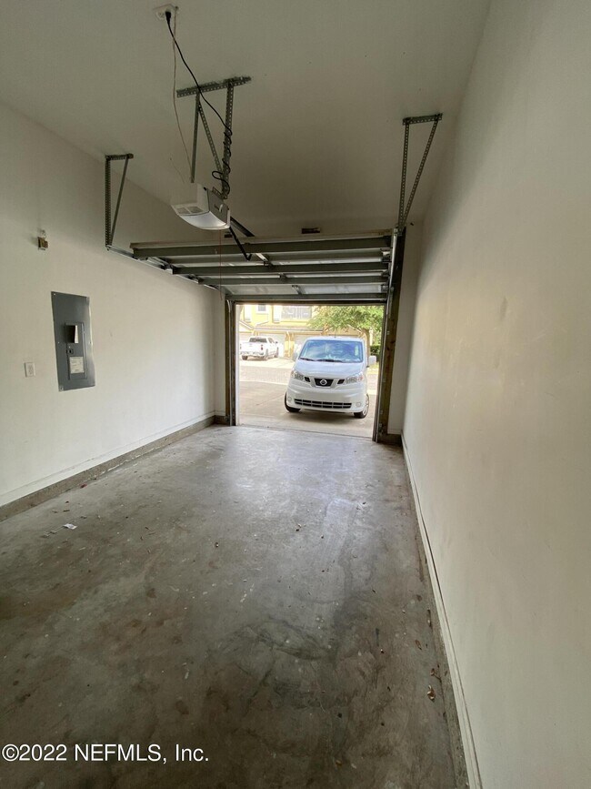 Building Photo - 7068 Deer Lodge Cir