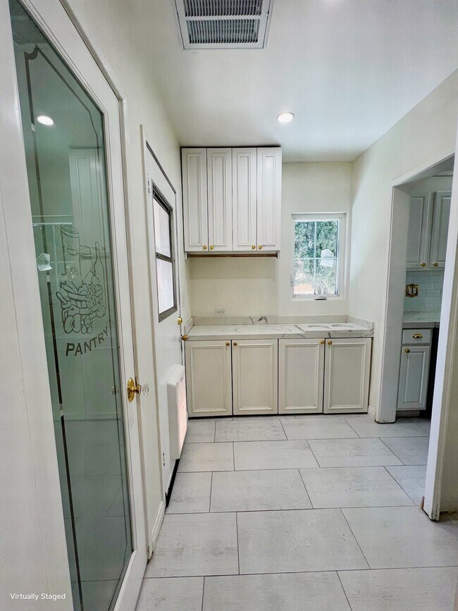 Foto del edificio - 7110 Summitrose St