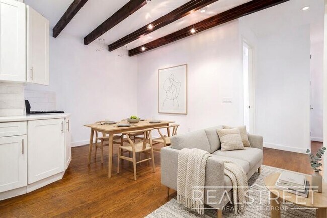 Foto del edificio - 3 BED 1.5 Bath in Bed Stuy