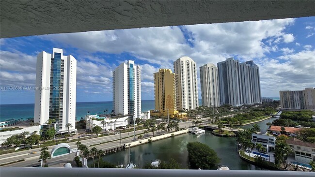 Foto del edificio - 16400 Collins Ave