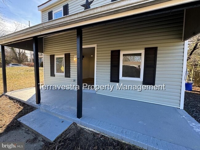 Building Photo - Renovated 4 Bed Single Family Home