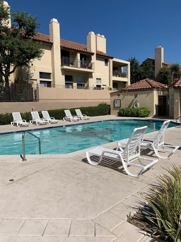 Foto principal - Won't last! Spacious 1 bd/1 bath with deta...