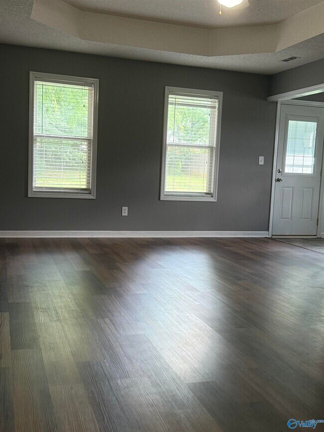 Building Photo - 115 Populus Dr