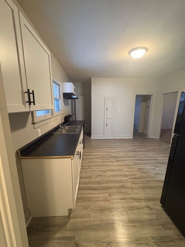 Building Photo - 3304 Kratzville Rd