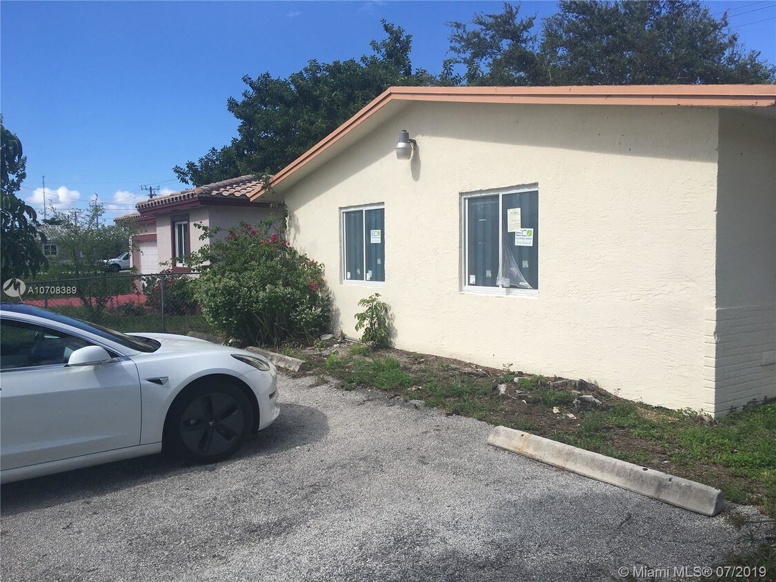 Primary Photo - 1430 NW 27th Ave
