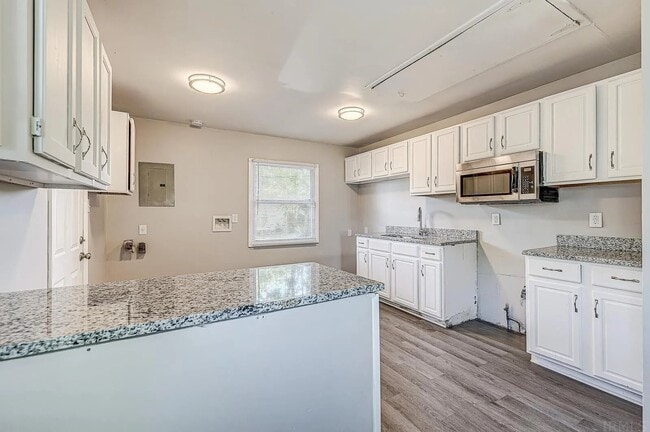 Building Photo - 1302 Brummit Ln