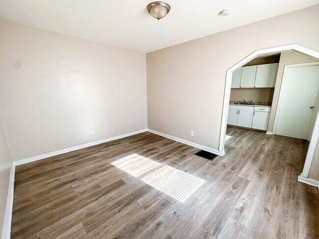 Foto del edificio - 1627  - 1629 Gladstone Ave