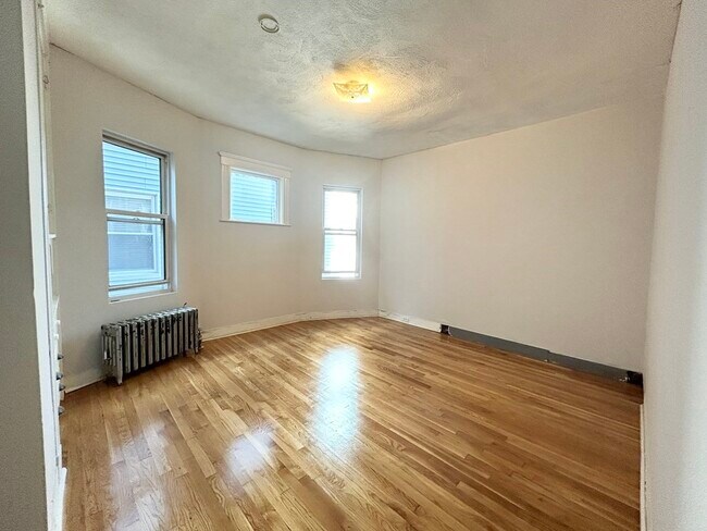 Building Photo - 18 Eastman St