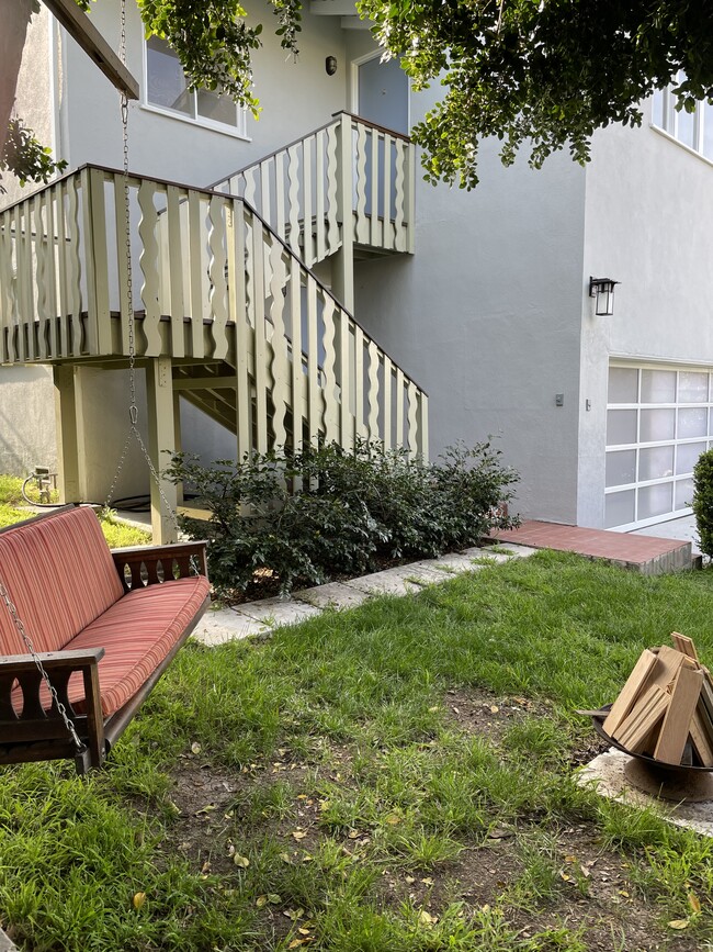 Garden setting with windowns in all directions - 609 N Mariposa Ave