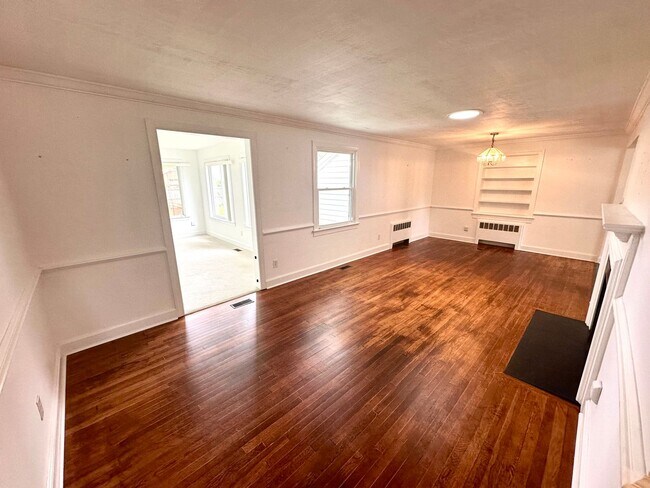 Foto del edificio - 1202 Roberts Rd, Newport News, Va, 23606