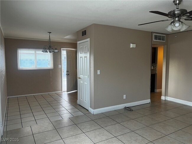 Building Photo - 1128 Greenway Dr