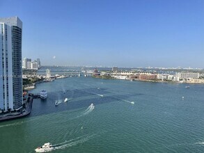 Building Photo - 888 Brickell Key Dr
