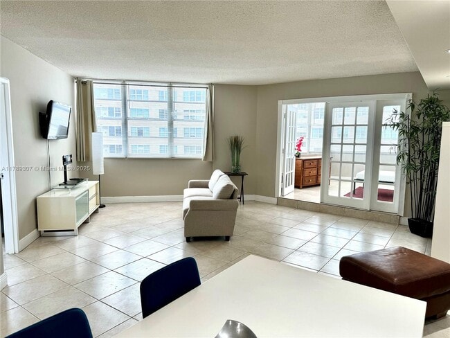 Foto del edificio - 801 Brickell Bay Dr