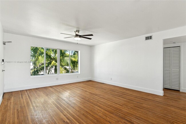 Foto del edificio - 820 83rd St