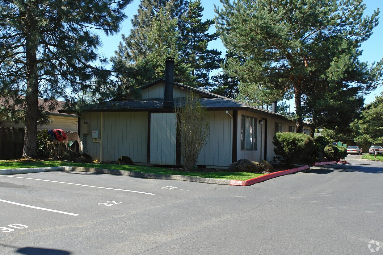 Primary Photo - Glenview Woods Apartments