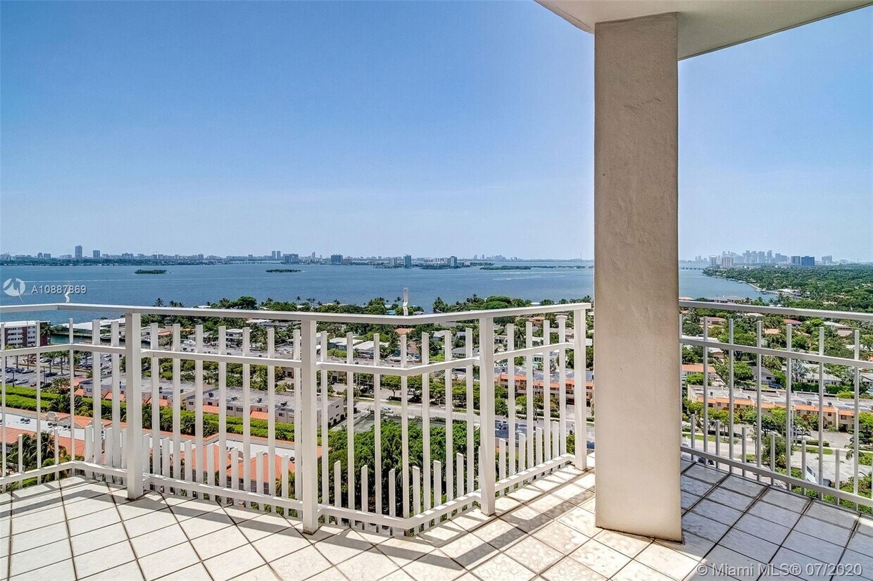 Foto principal - 1000 Quayside Terrace