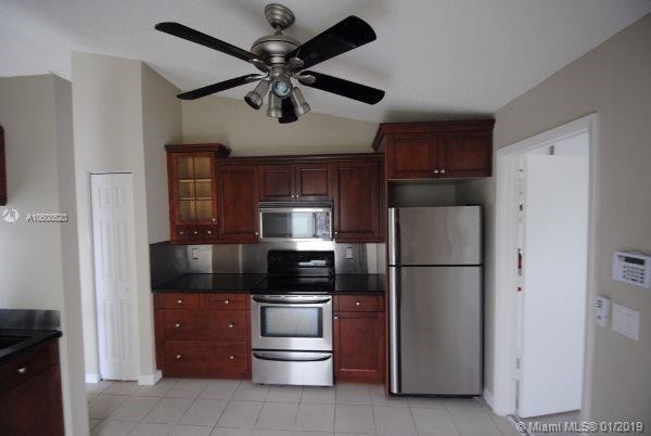 Building Photo - 10985 SW 11th Pl