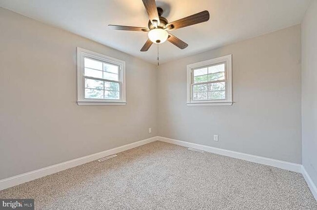 $850 room - 1208 Cedar Ave