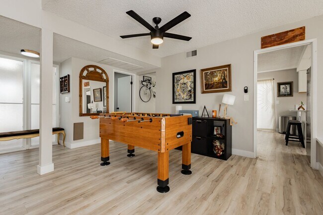 Foto del edificio - Fully Furnished single story home in Las Vegas with STYLE!