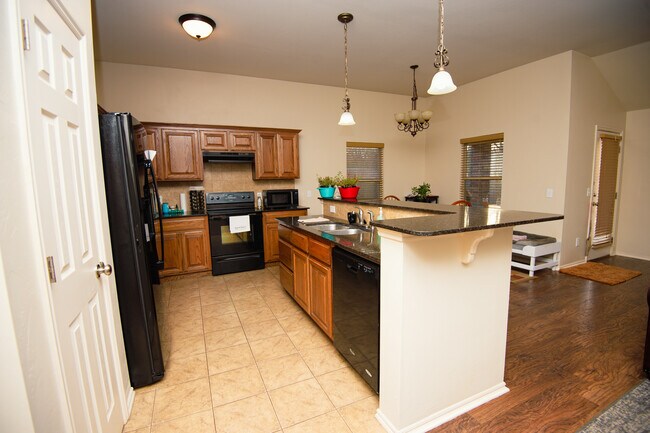 Foto del edificio - 912 S Linford Dr