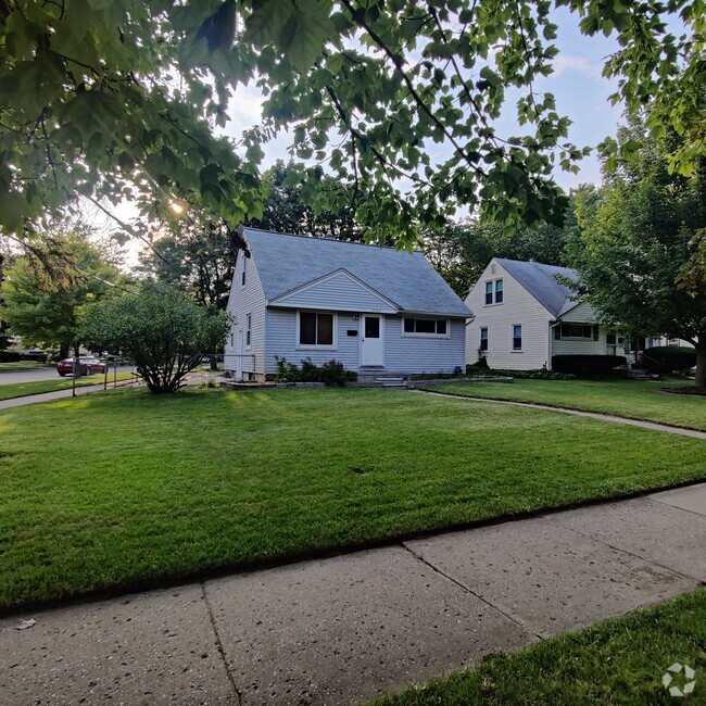 Building Photo - 3403 Woodland Ave
