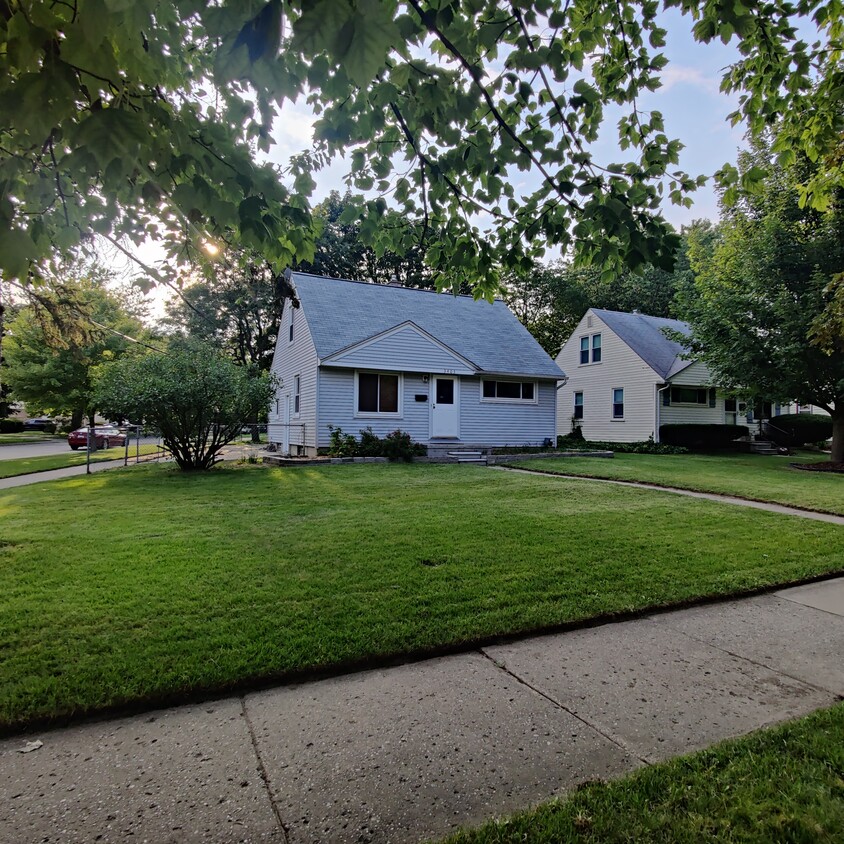 Primary Photo - 3403 Woodland Ave