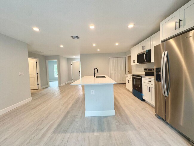Foto del edificio - New Home Port Charlotte House For Rent