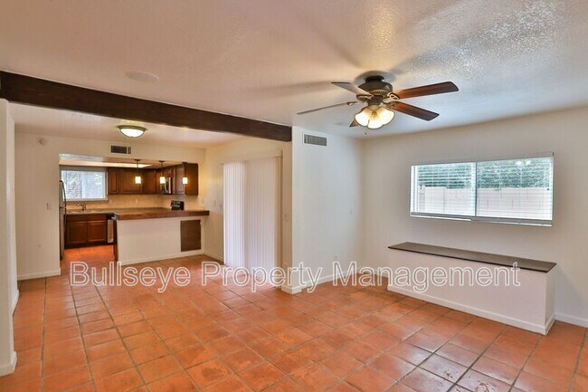 Foto del edificio - 4633 W Continental Dr
