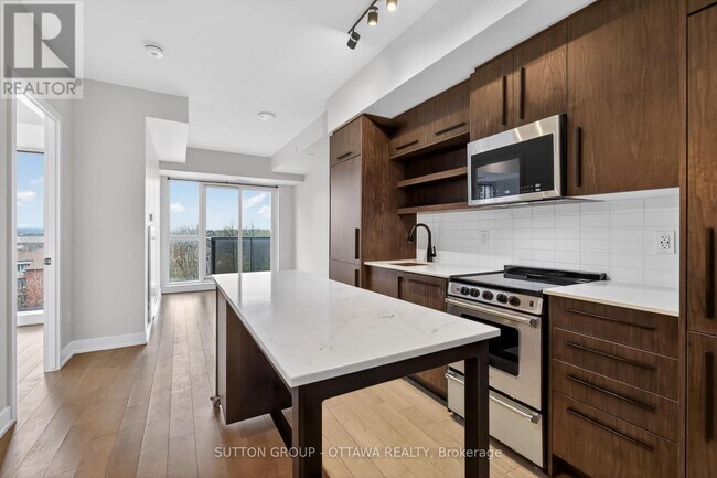 Building Photo - 560 Rideau St