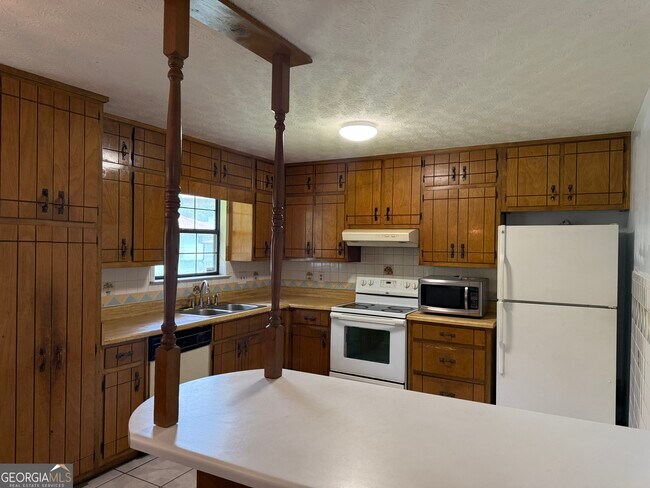 Building Photo - 5957 Nell Ln