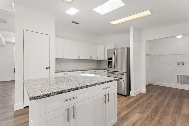 Foto del edificio - 486 Lindsey Dr
