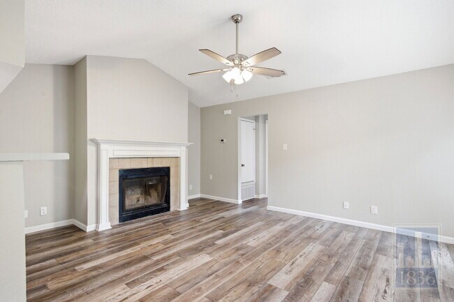 Foto del edificio - 13305 Waverly Ct