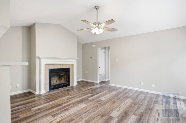 Building Photo - 13305 Waverly Ct